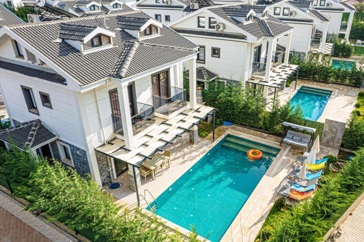 4 Bedroom Holiday Villa In Hisaroenue Oeluedeniz- Gold Rose フェティエ エクステリア 写真