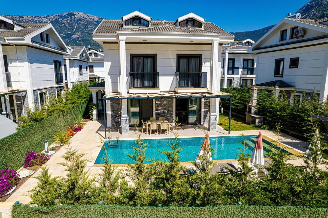 4 Bedroom Holiday Villa In Hisaroenue Oeluedeniz- Gold Rose フェティエ エクステリア 写真
