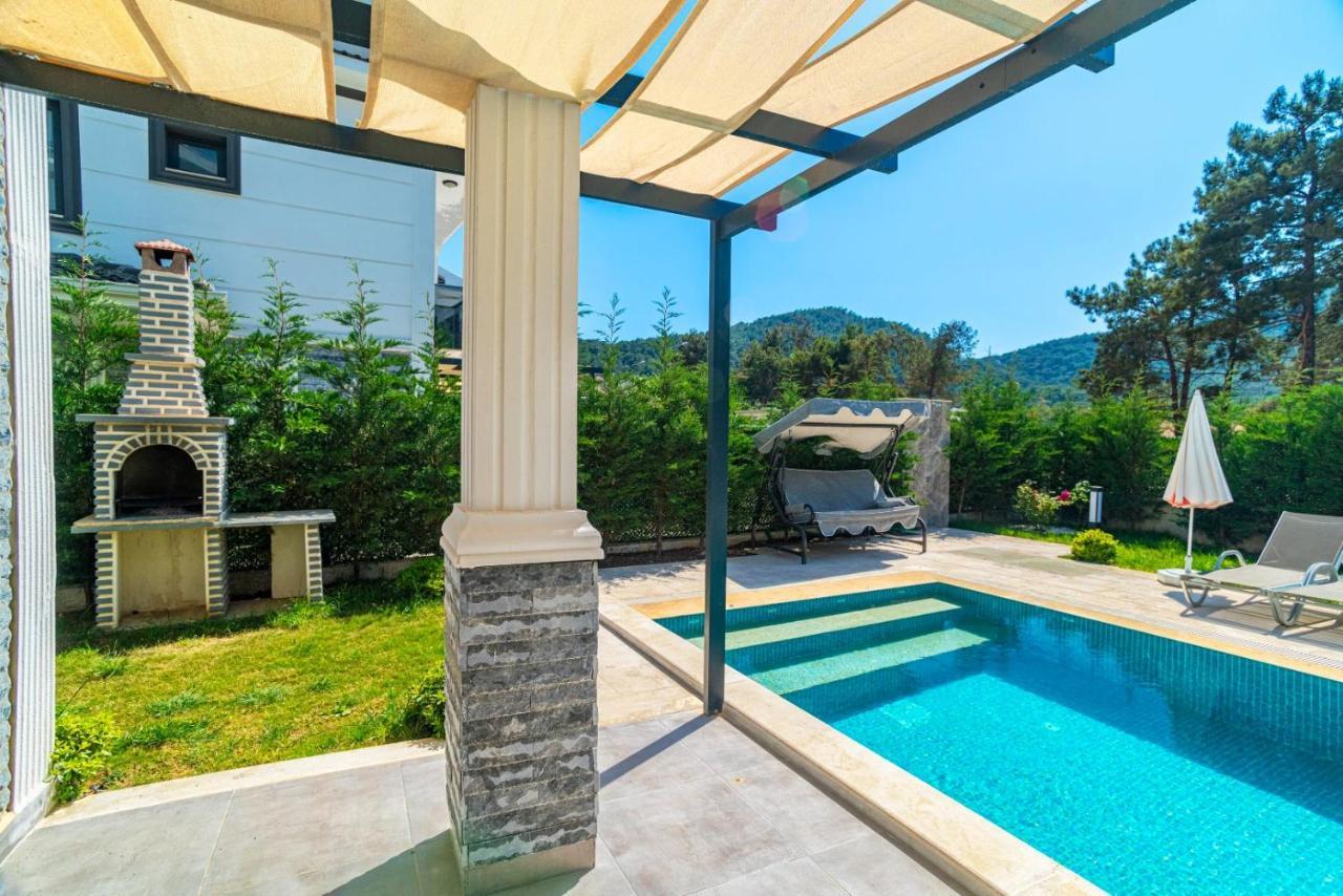 4 Bedroom Holiday Villa In Hisaroenue Oeluedeniz- Gold Rose フェティエ エクステリア 写真