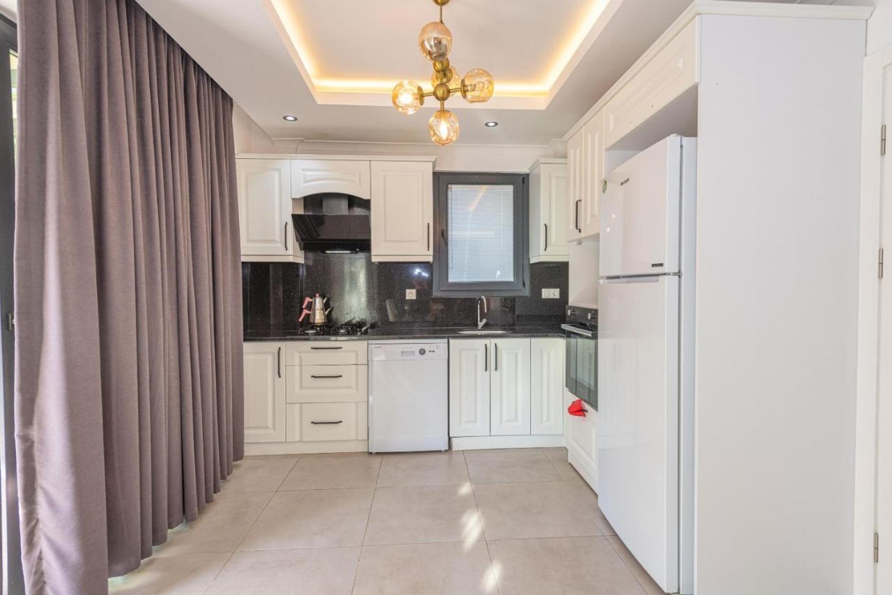 4 Bedroom Holiday Villa In Hisaroenue Oeluedeniz- Gold Rose フェティエ エクステリア 写真