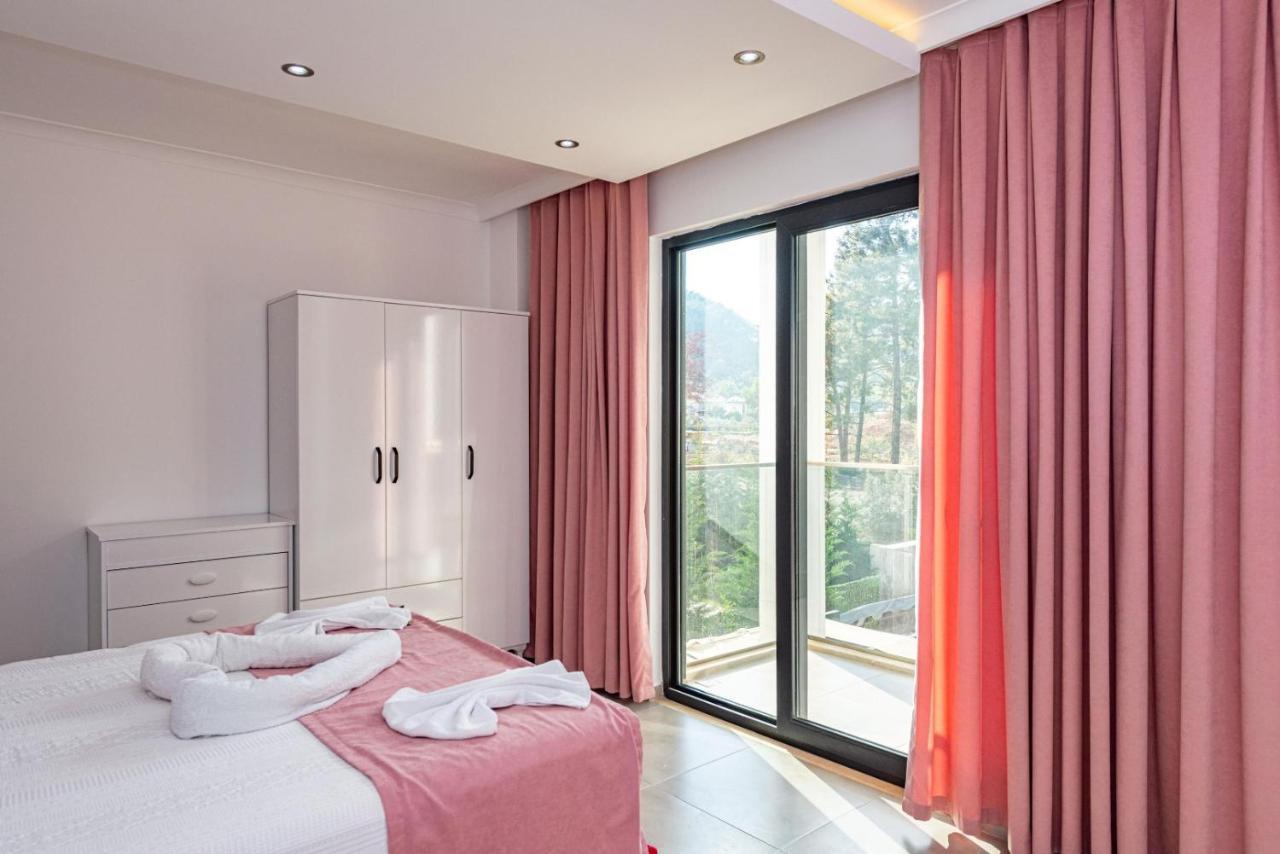 4 Bedroom Holiday Villa In Hisaroenue Oeluedeniz- Gold Rose フェティエ エクステリア 写真