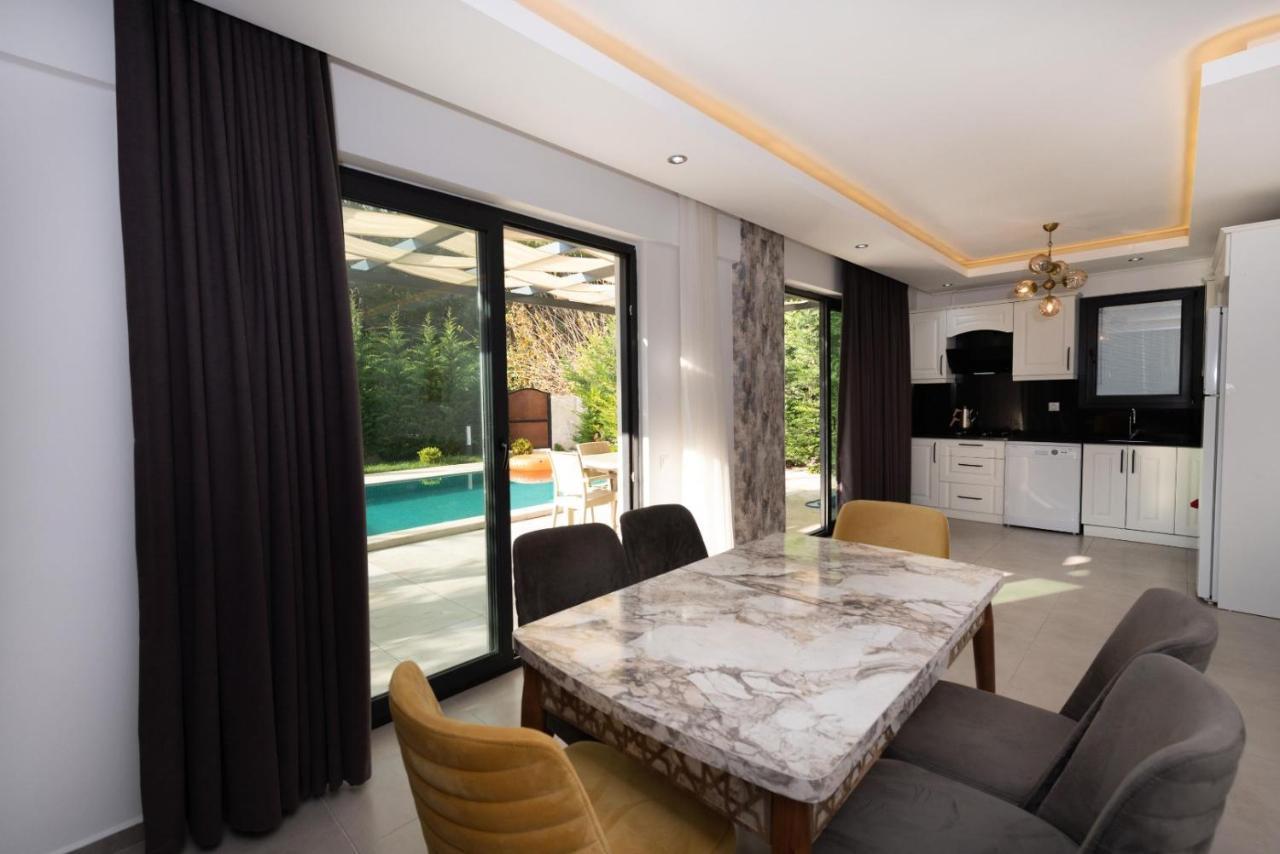4 Bedroom Holiday Villa In Hisaroenue Oeluedeniz- Gold Rose フェティエ エクステリア 写真