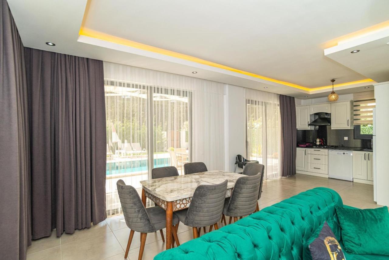 4 Bedroom Holiday Villa In Hisaroenue Oeluedeniz- Gold Rose フェティエ エクステリア 写真