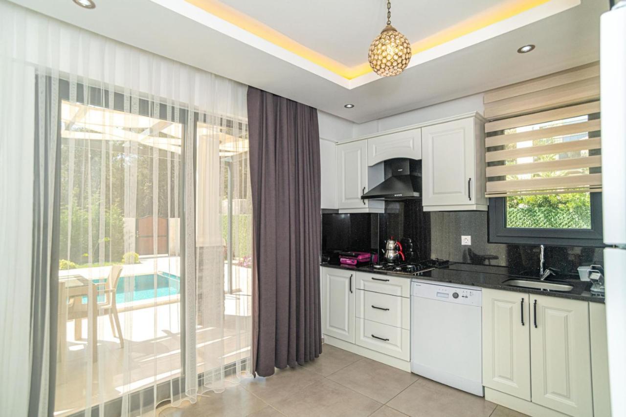 4 Bedroom Holiday Villa In Hisaroenue Oeluedeniz- Gold Rose フェティエ エクステリア 写真