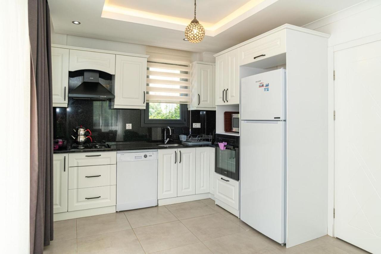 4 Bedroom Holiday Villa In Hisaroenue Oeluedeniz- Gold Rose フェティエ エクステリア 写真