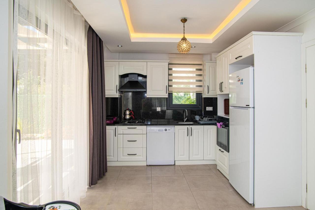 4 Bedroom Holiday Villa In Hisaroenue Oeluedeniz- Gold Rose フェティエ エクステリア 写真